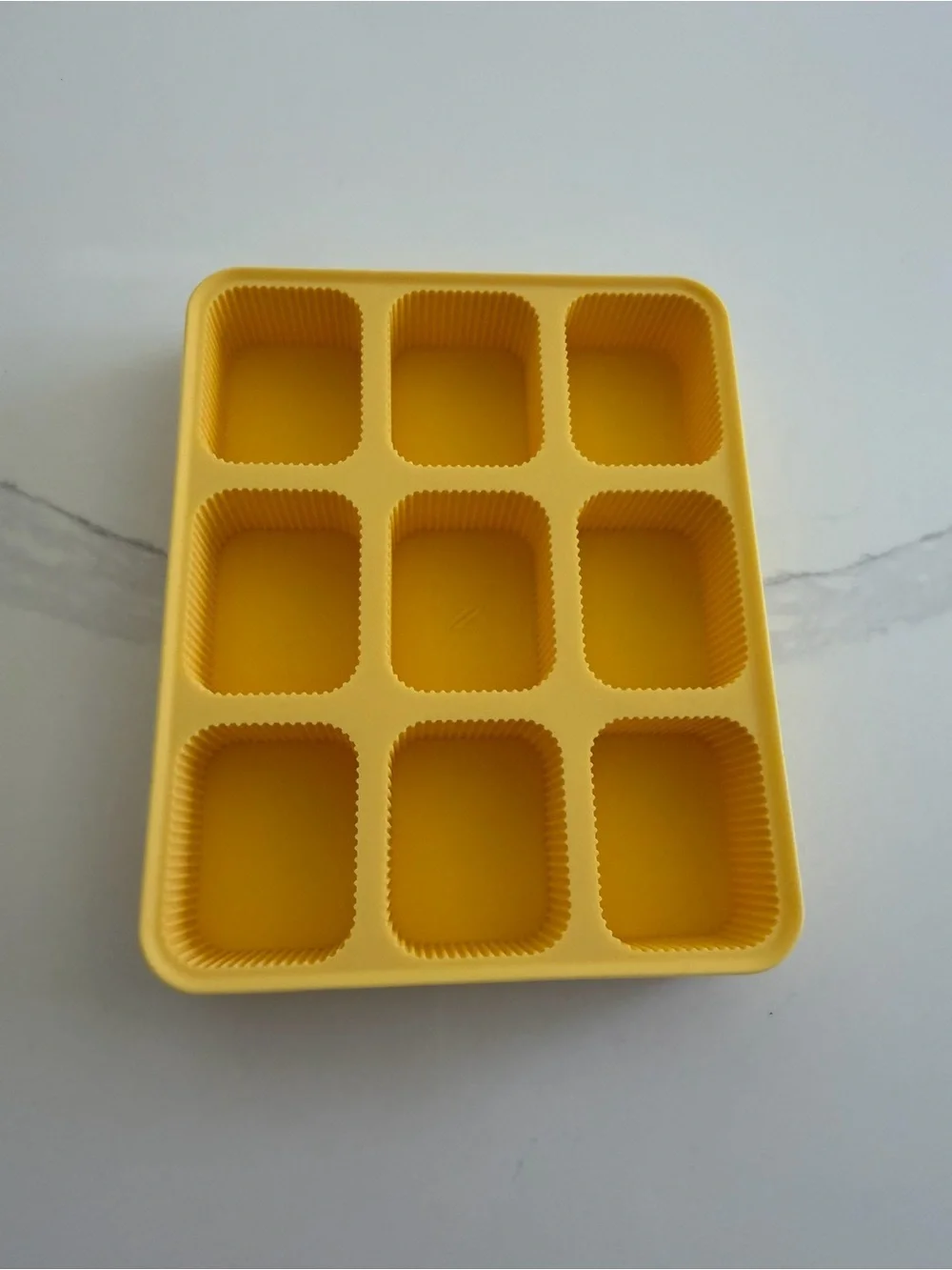 Nespresso Barista Silicone Ice Tray in Bright Yellow and tote bag lavender - Picture 5 of 14